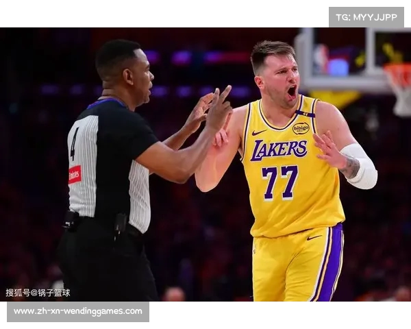 东契奇持球突破轻松打进中距离并制造加罚机会精彩表现